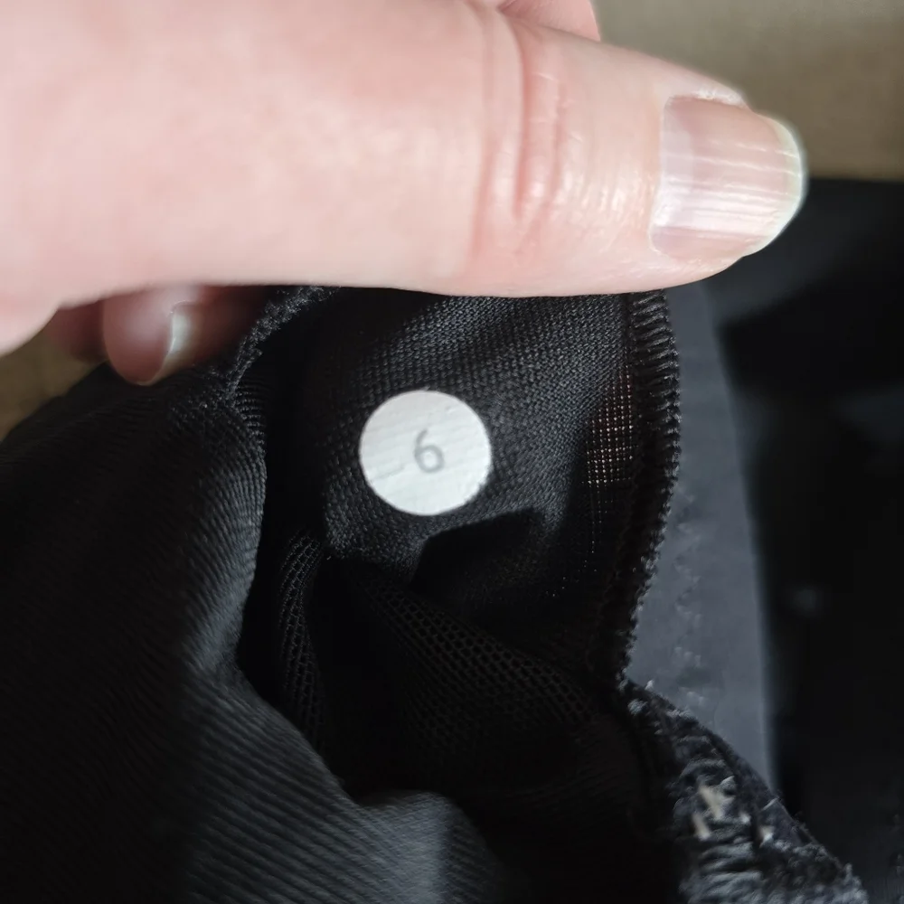 Lululemon Run: Back On Track Tank Heathered Black/Black Size 6 - Picture 11 of 11